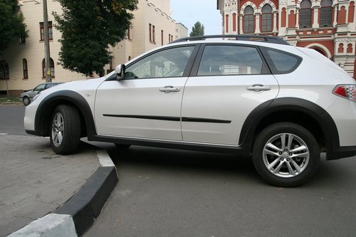 За время теста, ни одна бровка не поставила автомобиль в тупик.